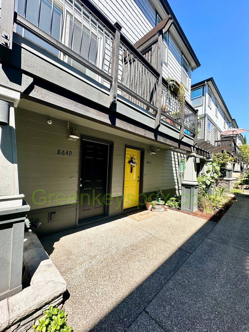 Townhouse for rent at 8649 N Crawford St, Portland, OR 97203