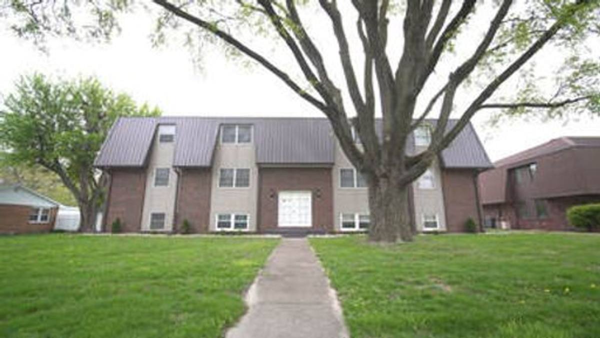 Apartment for rent at 509 513 Charleston Ave, Mattoon, IL 61938