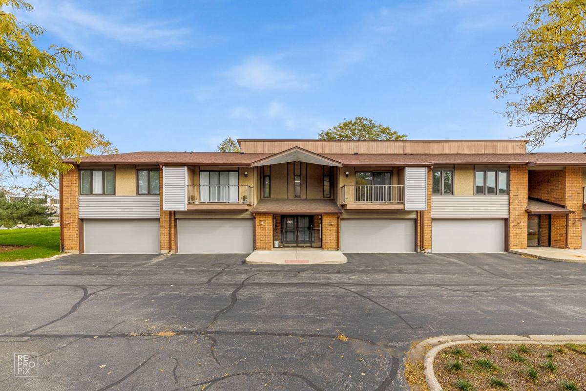Condo for rent at 821 Oakton St #204, Elk Grove Village, IL 60007