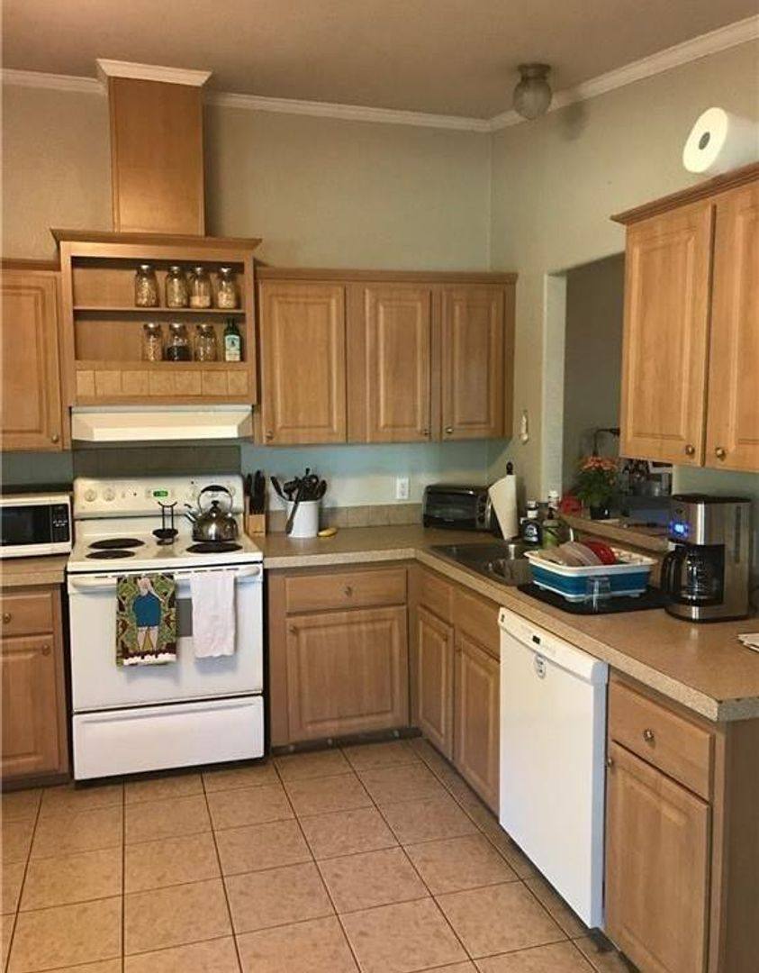 Townhouse for rent at 1410 Harvey St #B, Austin, TX 78702