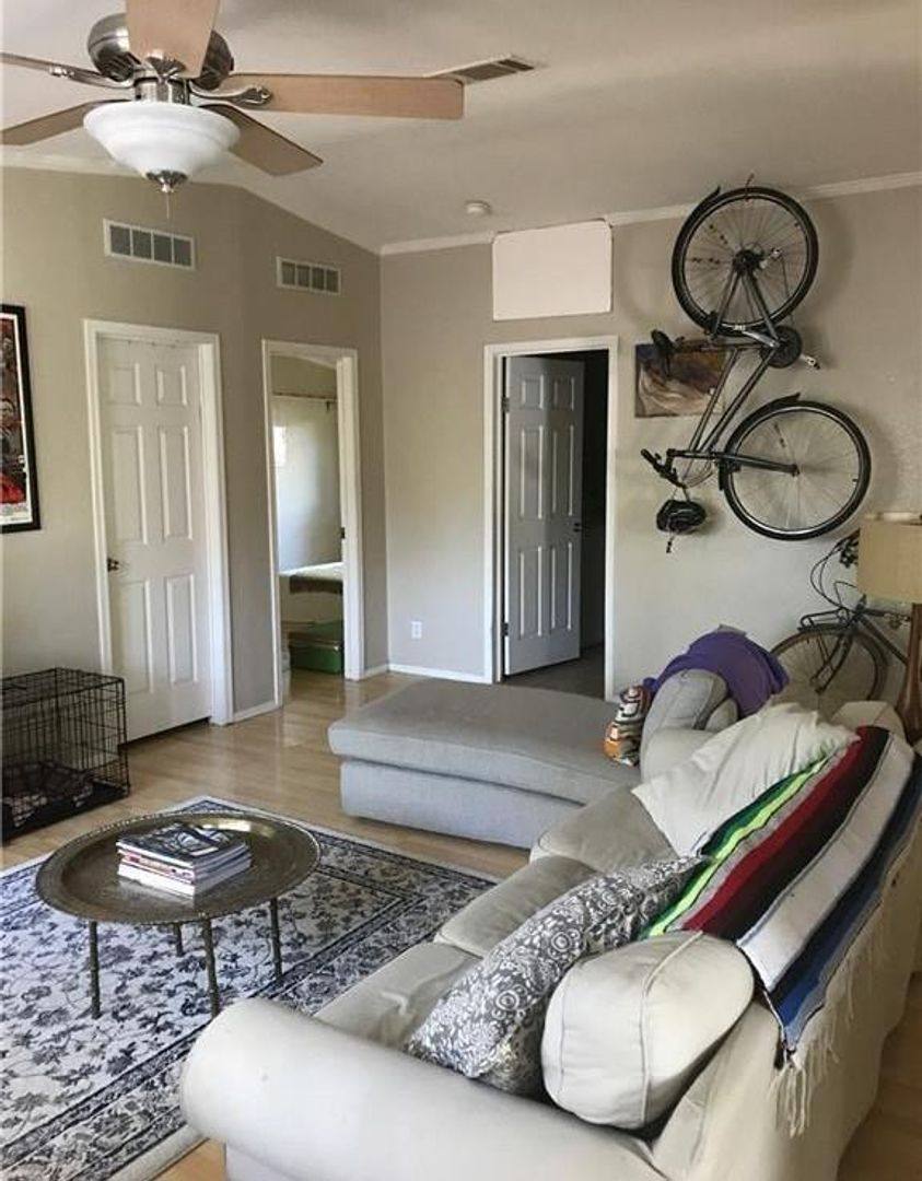 Townhouse for rent at 1410 Harvey St #B, Austin, TX 78702