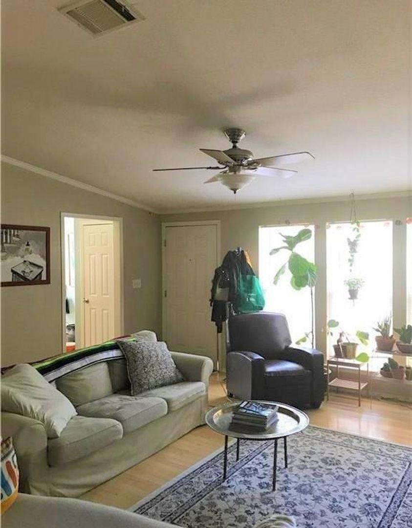 Townhouse for rent at 1410 Harvey St #B, Austin, TX 78702