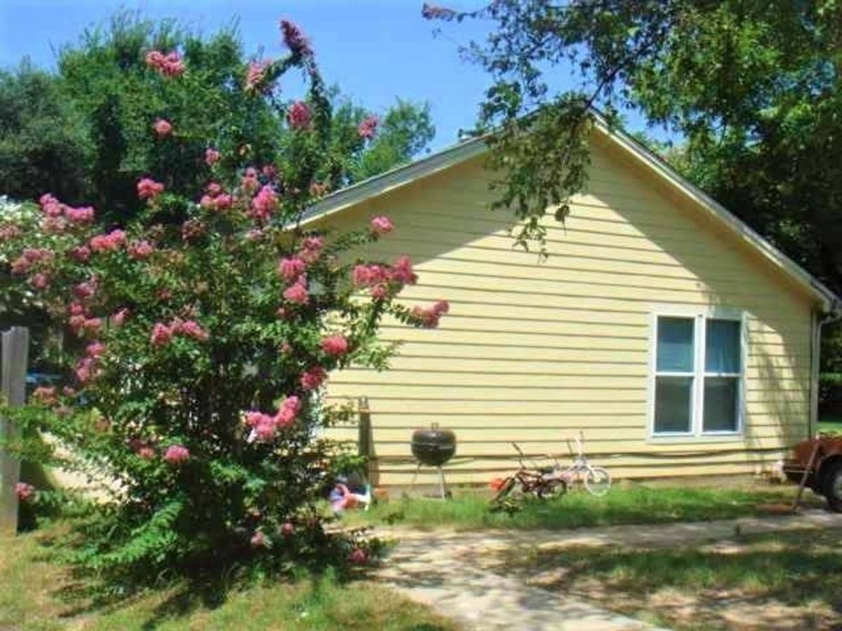 Townhouse for rent at 1410 Harvey St #B, Austin, TX 78702