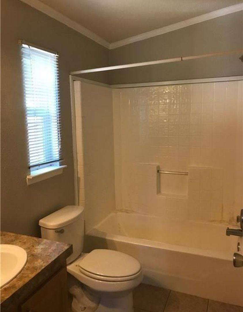 Townhouse for rent at 1410 Harvey St #B, Austin, TX 78702