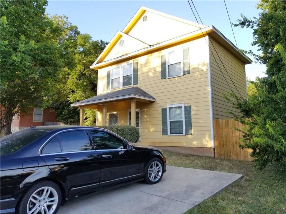Townhouse for rent at 1707 Chestnut Ave #A, Austin, TX 78702