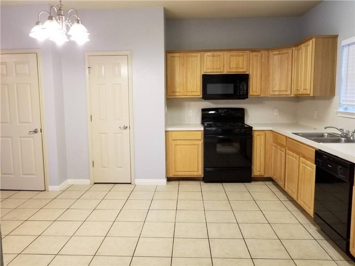 Townhouse for rent at 1707 Chestnut Ave #A, Austin, TX 78702