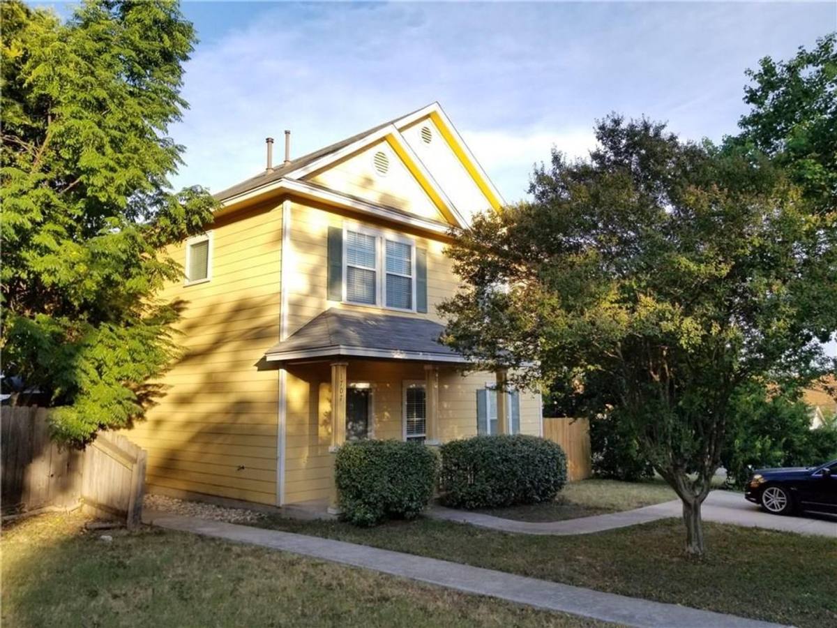 Townhouse for rent at 1707 Chestnut Ave #A, Austin, TX 78702