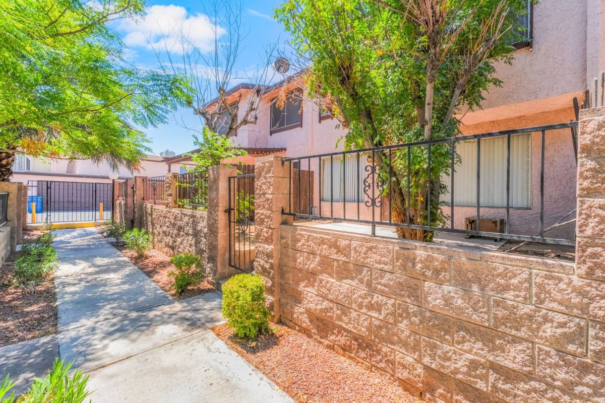 Townhouse for rent at 1693 Rochelle, Las Vegas, NV 89119