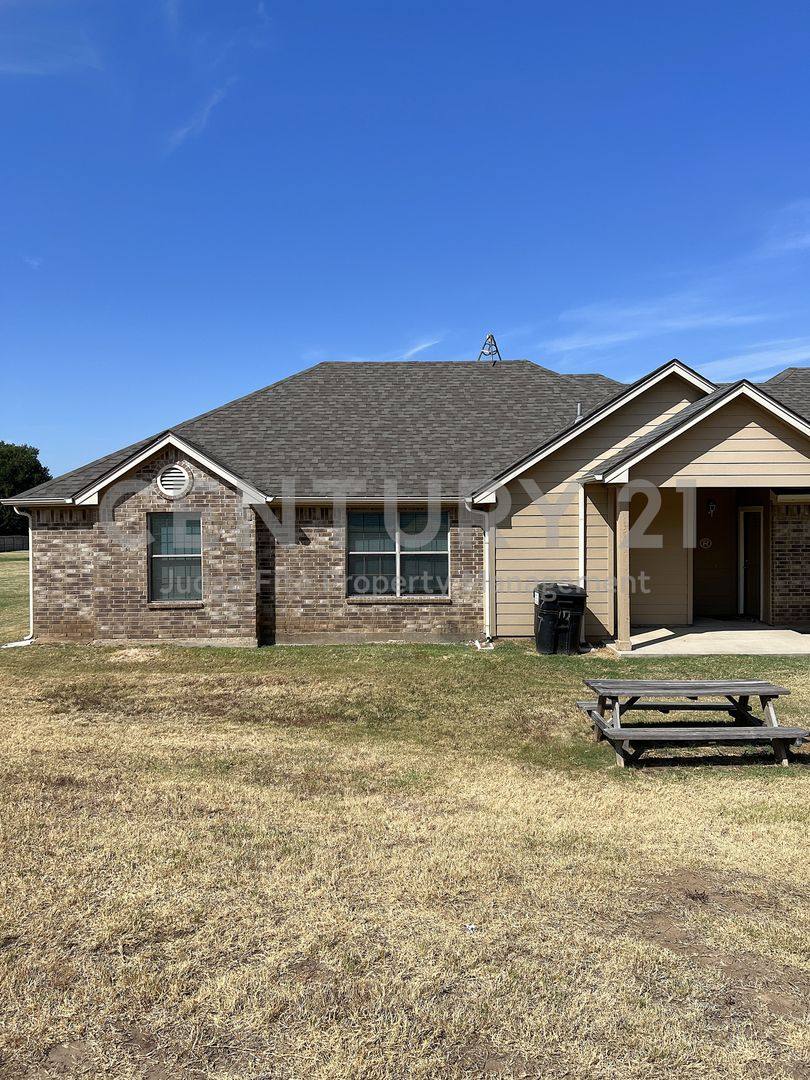 House for rent at 117 Sunburst Court, Weatherford, TX 76087