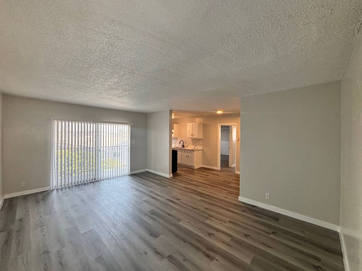 Apartment for rent at 6811 10th Ave, Los Angeles, CA 90043
