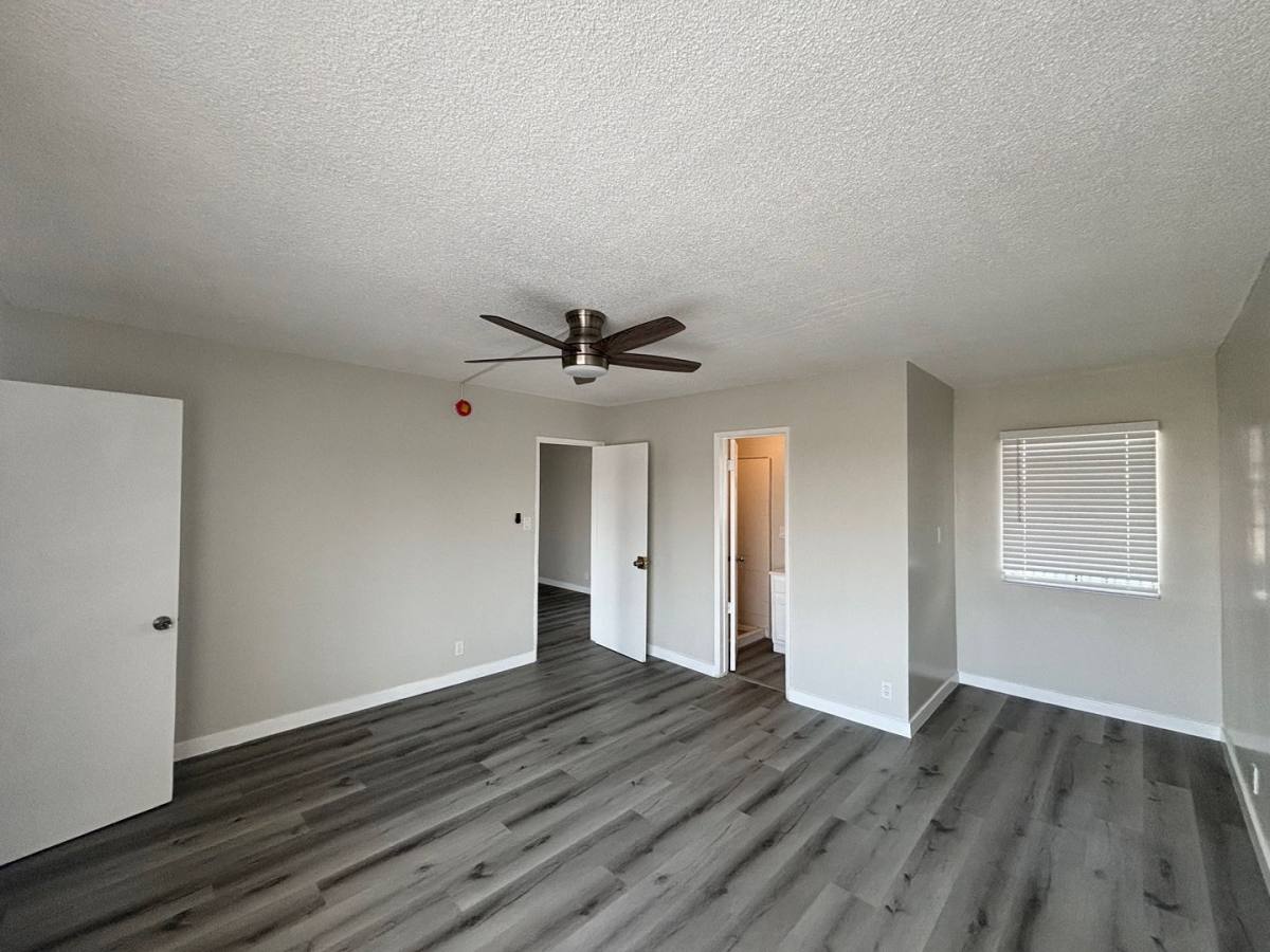 Apartment for rent at 6811 10th Ave, Los Angeles, CA 90043