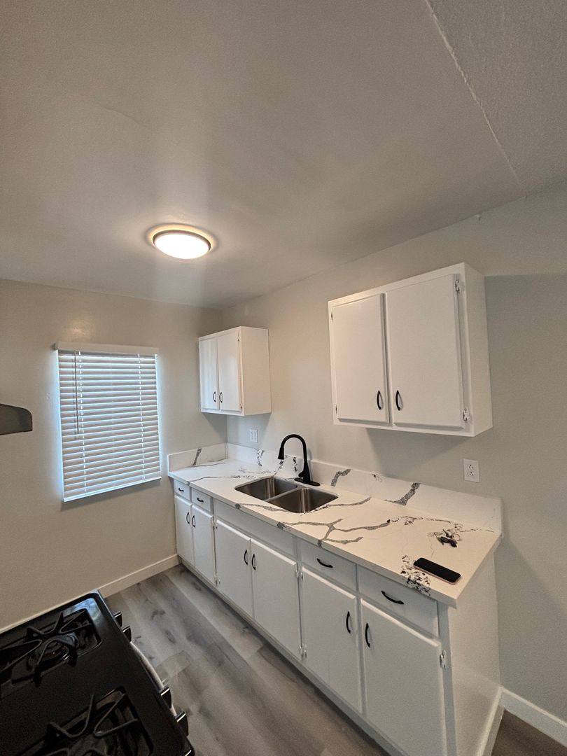 Apartment for rent at 6811 10th Ave, Los Angeles, CA 90043