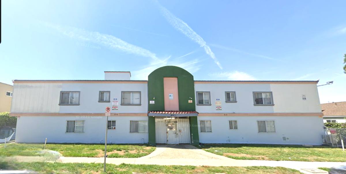 Apartment for rent at 6811 10th Ave, Los Angeles, CA 90043