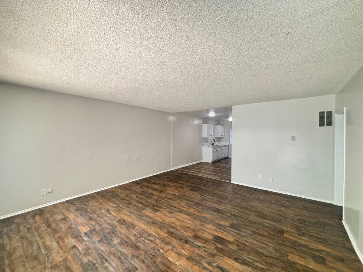 Apartment for rent at 6811 10th Ave, Los Angeles, CA 90043