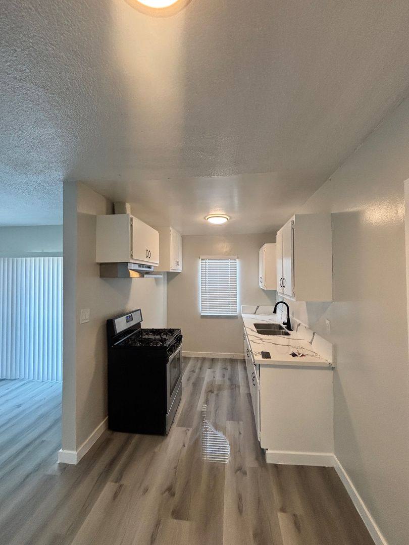 Apartment for rent at 6811 10th Ave, Los Angeles, CA 90043