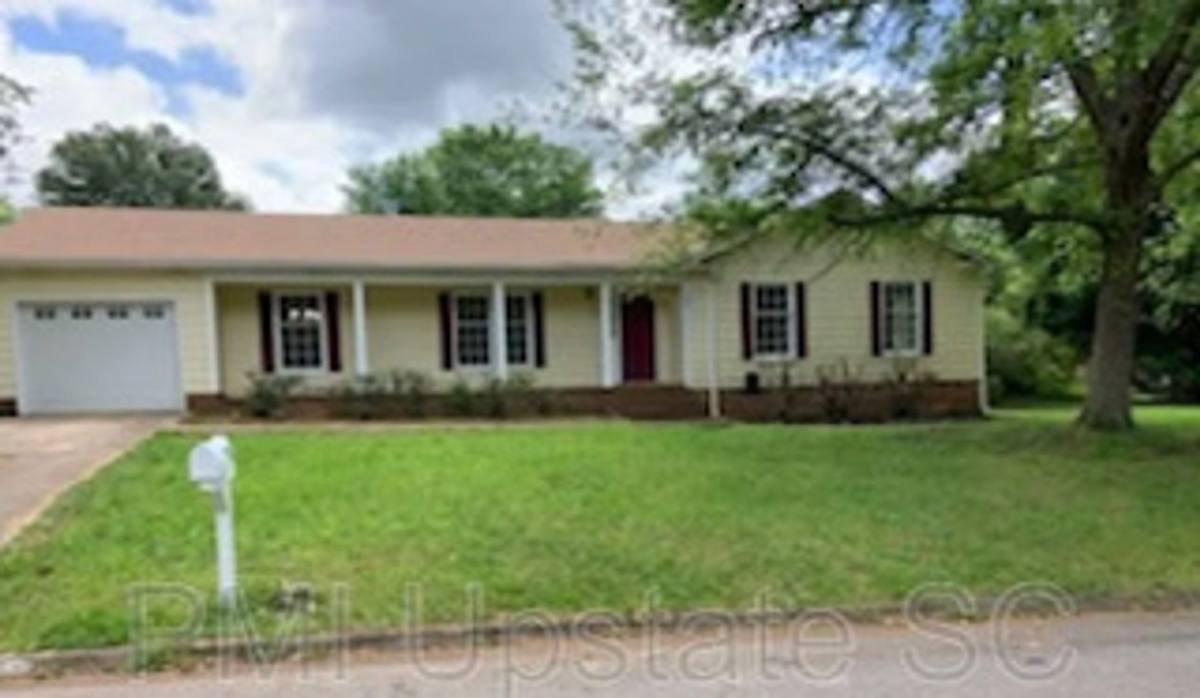 House for rent at 302 Hunters Trail, Greenville, SC 29615