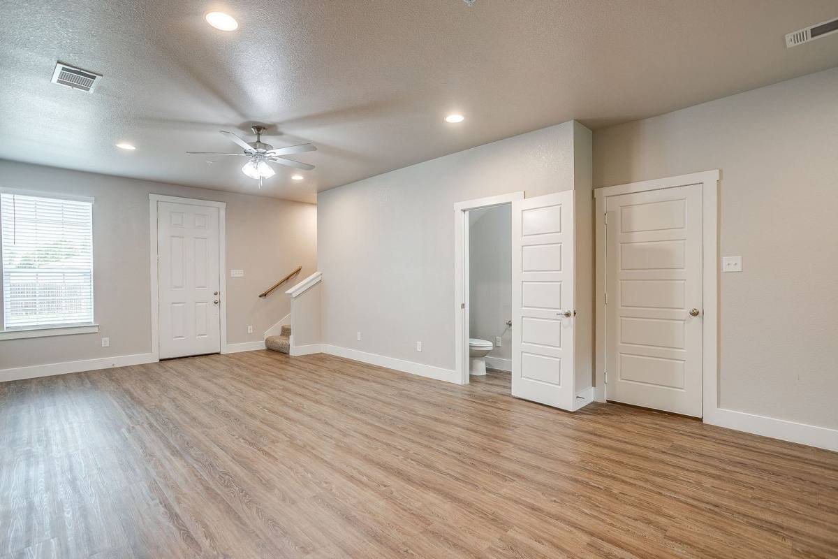 Townhouse for rent at 405 Hampton Place, Burleson, TX 76028