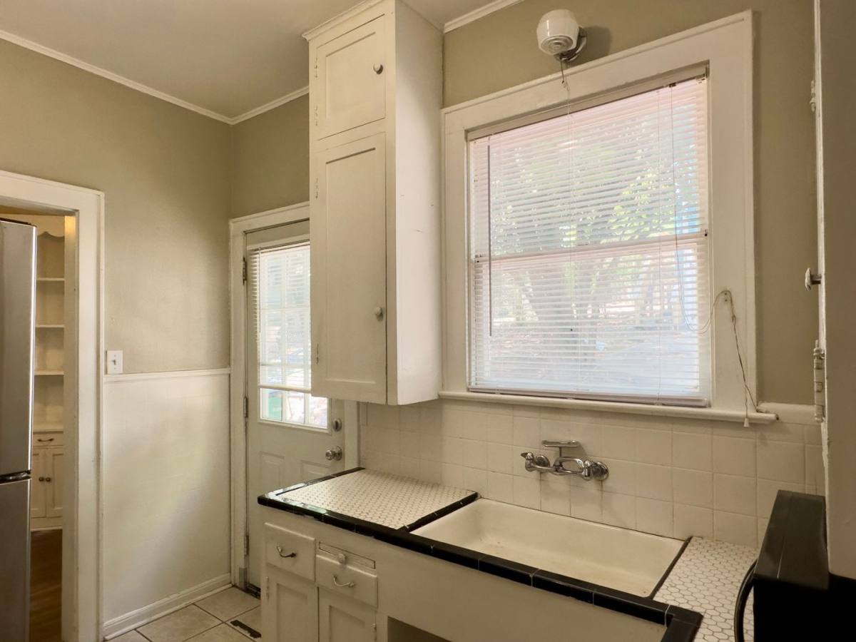 Townhouse for rent at 202 E 31st St #B, Austin, TX 78705
