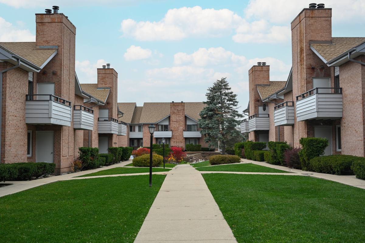 Apartment for rent at 5401 W Presidio Lane, Milwaukee, WI 53223