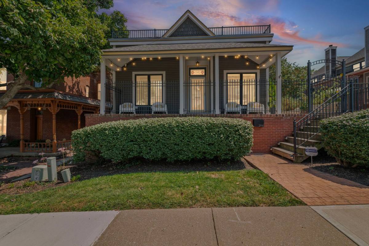 House for rent at 2941 Walnut St, Kansas City, MO 64108