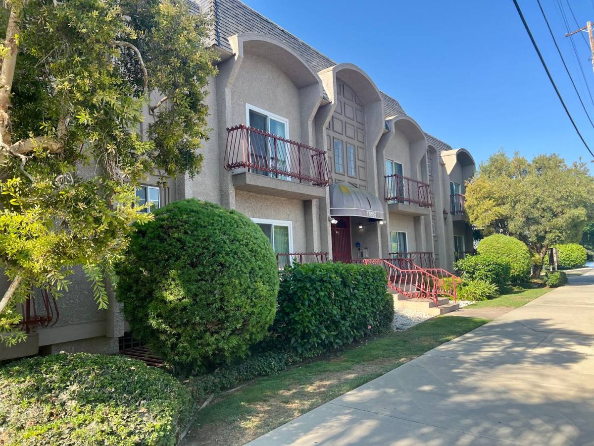 Apartment for rent at 17806 Kinzie St, Northridge, CA 91325