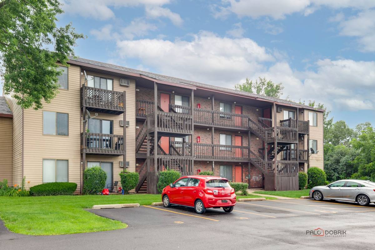 Apartment for rent at 145 & 185 Glen St, Grayslake, IL 60030