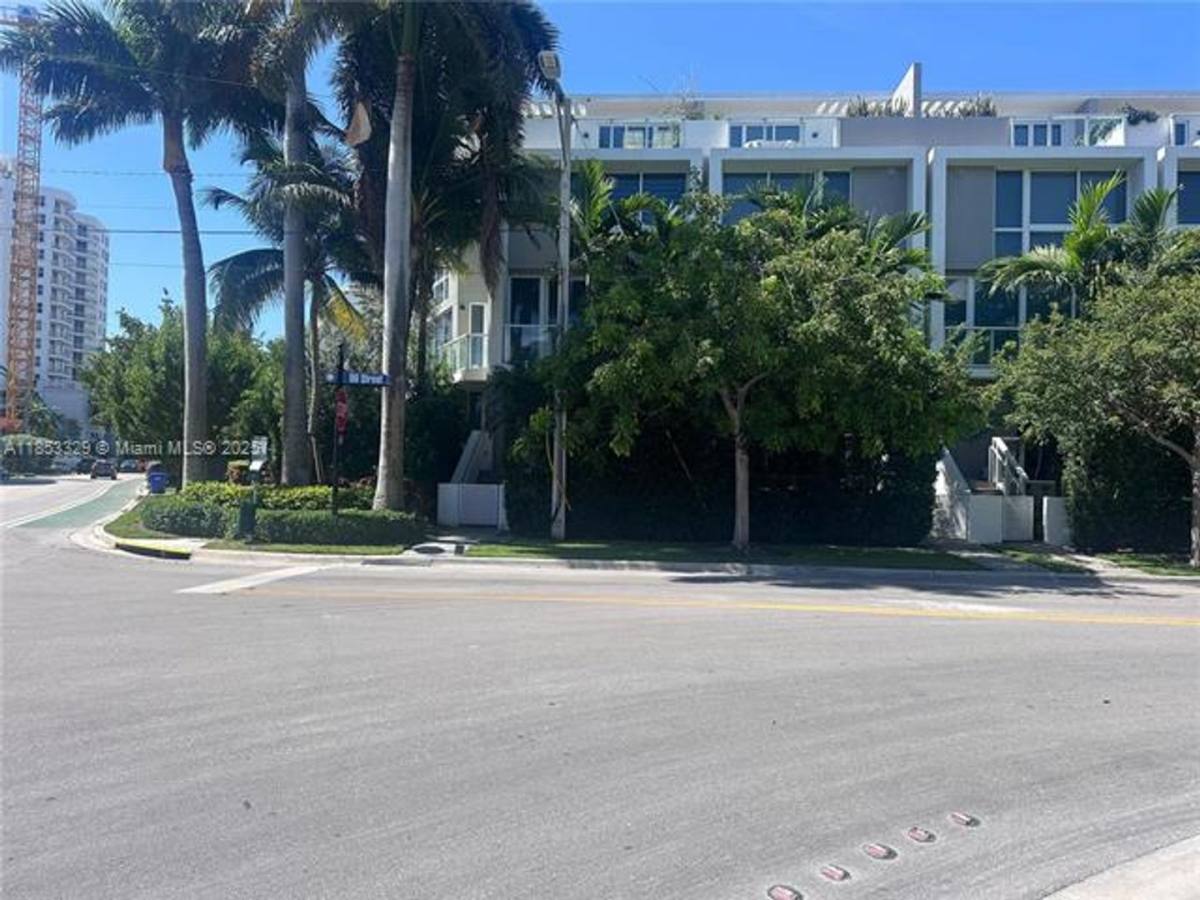 Townhouse for rent at 1000 99th St, Miami Beach, FL 33154