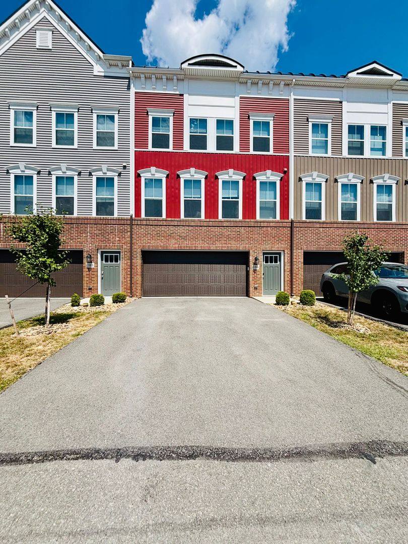 Townhouse for rent at 103 Loubell Dr, Canonsburg, PA 15317