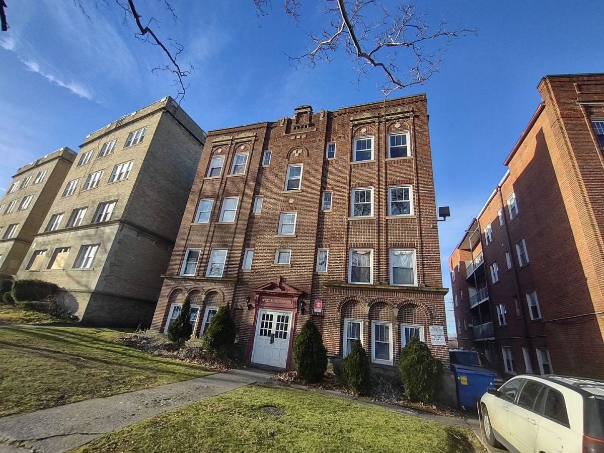 Apartment for rent at 1370 W Blvd, Cleveland, OH 44102