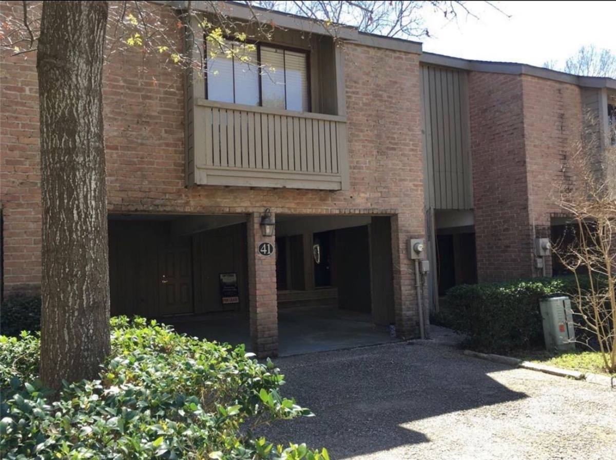 Townhouse for rent at 9400 Doliver Dr, Houston, TX 77063