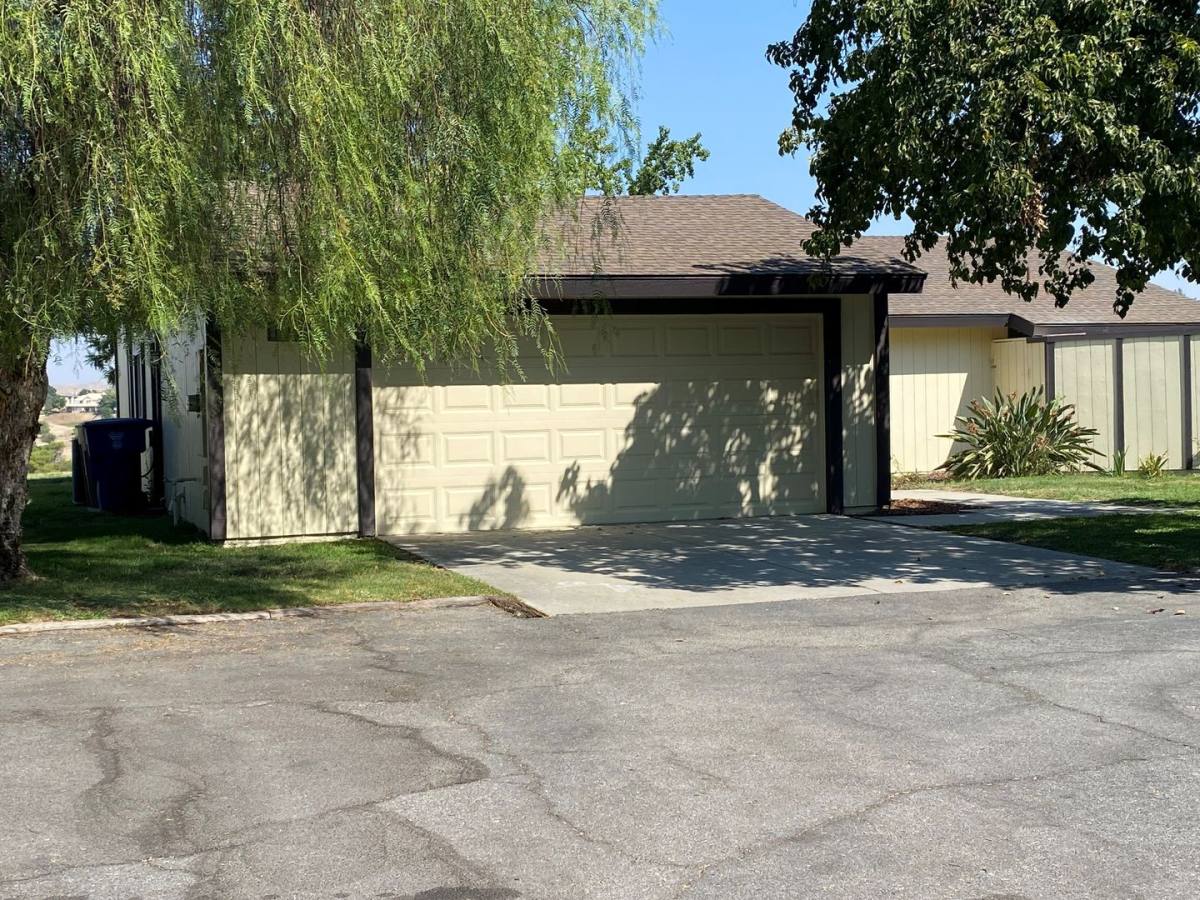 House for rent at 17130 Advantage Pointe Court, Bakersfield, CA 93306