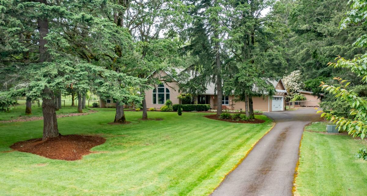 House for rent at 29952 Canyon View Dr, Lebanon, OR 97355