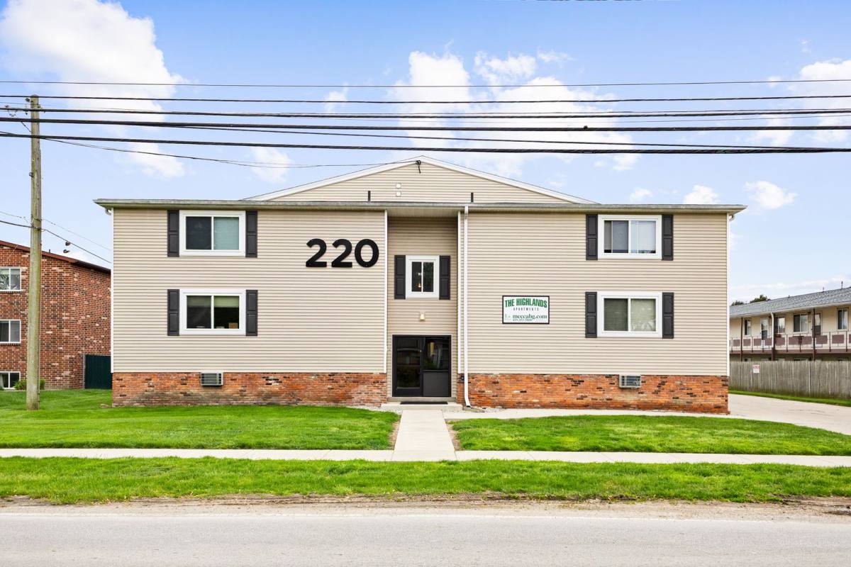 Apartment for rent at 220 Napoleon Rd, Bowling Green, OH 43402