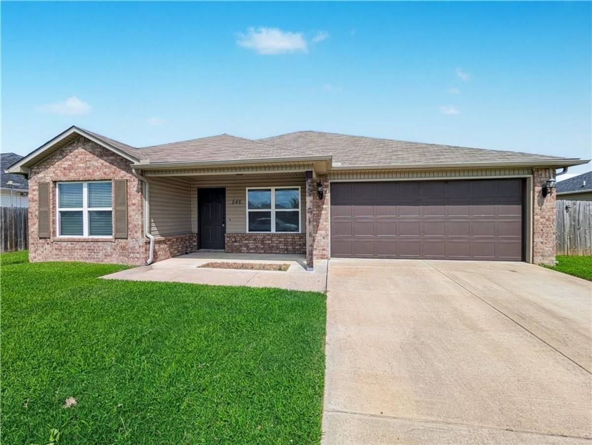 House for rent at 848 NW Evans Circle, Bentonville, AR 72712