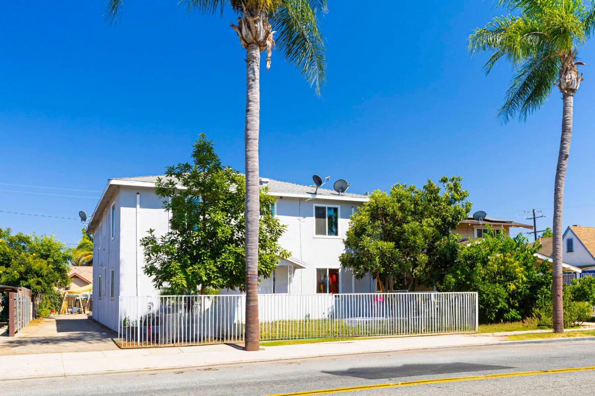 Apartment for rent at 615 S Broadway Blvd, Santa Ana, CA 92701