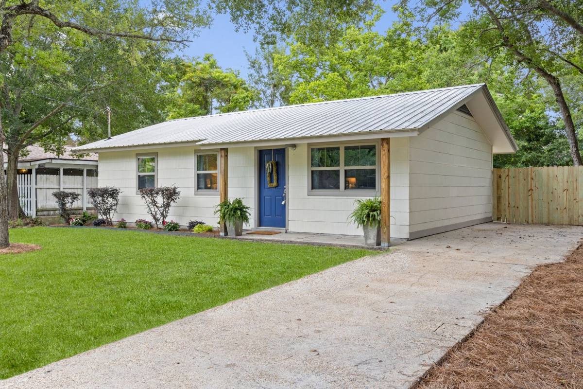 House for rent at 133 Hickory Dr, Ocean Springs, MS 39564