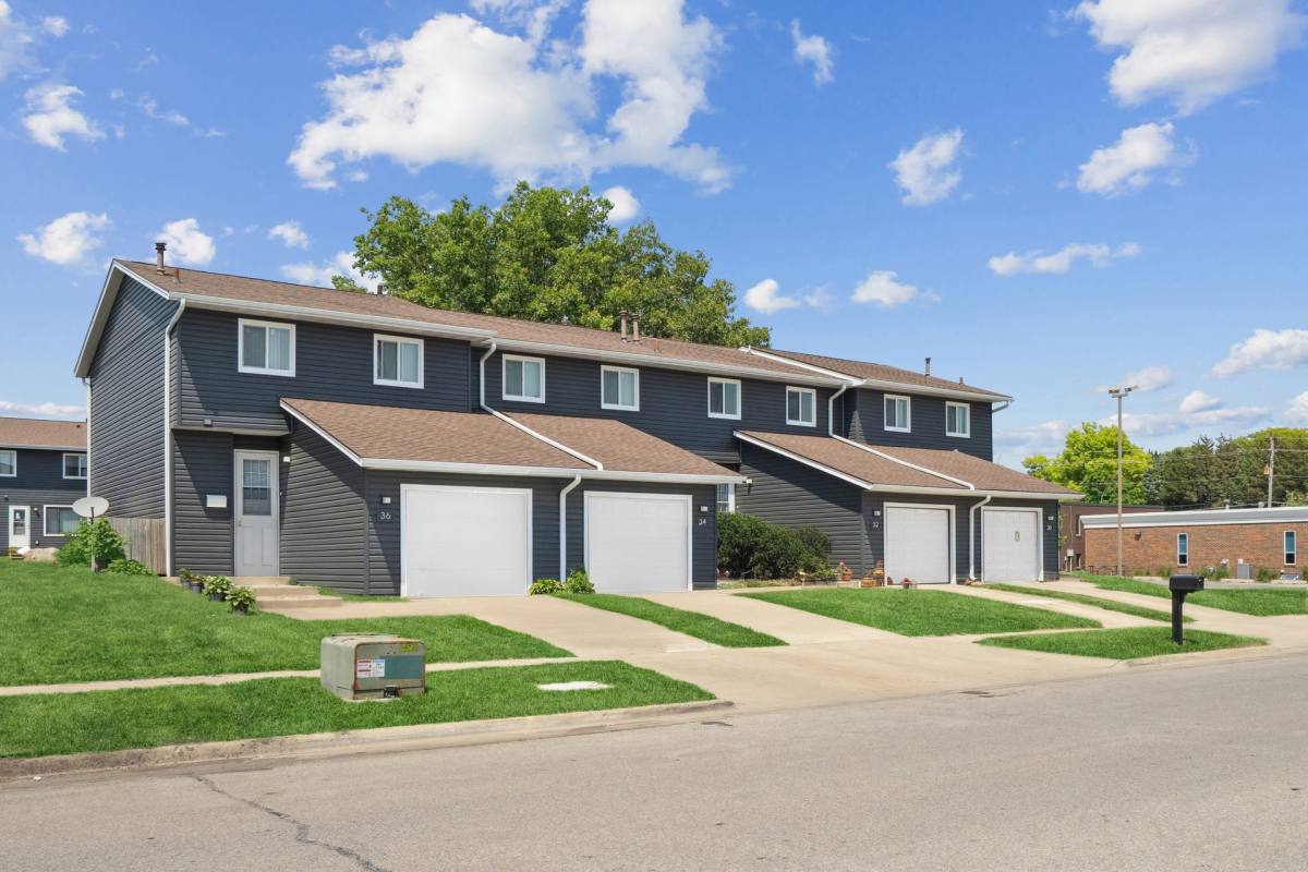 Apartment for rent at 30-36 Rachael & 3545-3571 Pheasant Lane, Waterloo, IA 50701