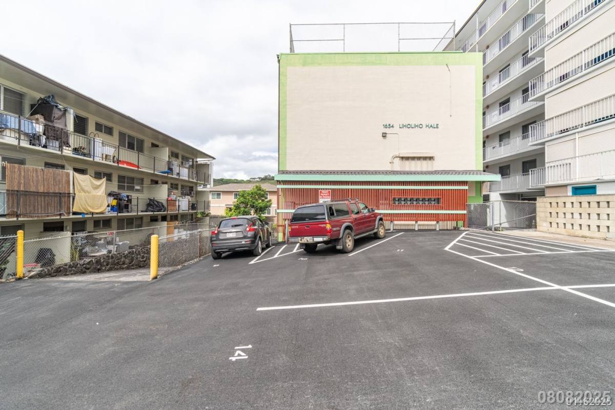 Apartment for rent at 1654 Liholiho St, Honolulu, HI 96822