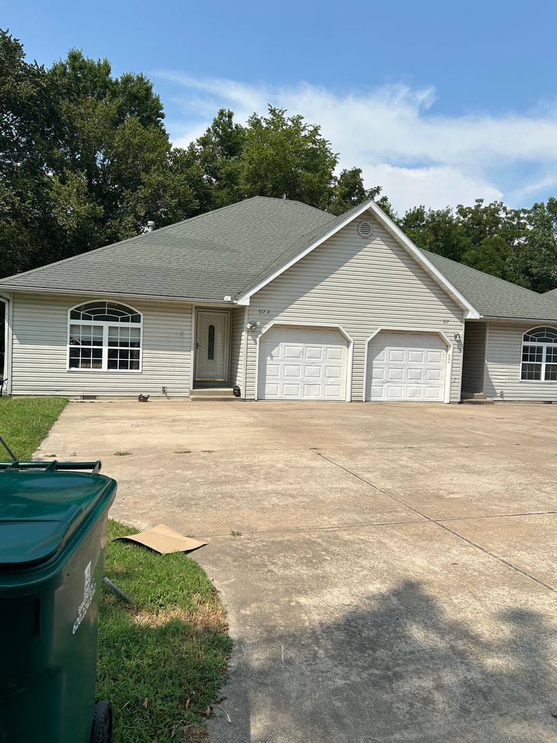 Apartment for rent at 517 E Park Duplex A & B, Pittsburg, KS 66762