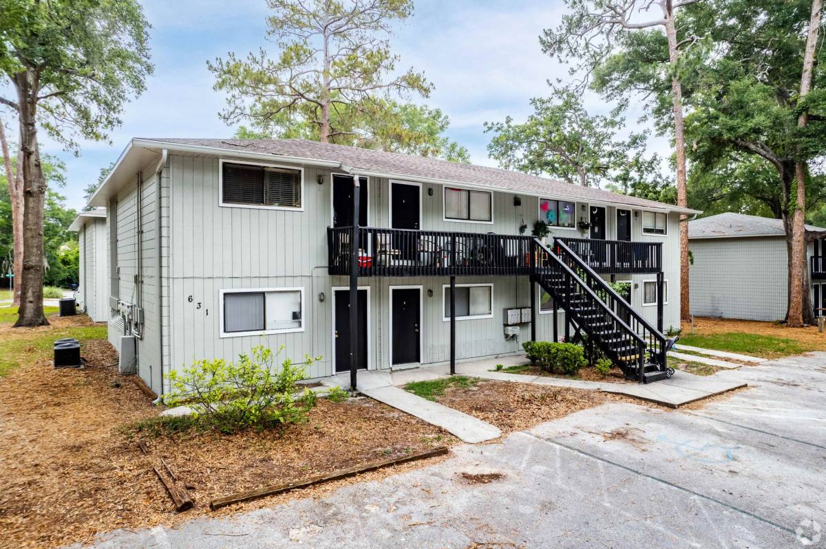 Apartment for rent at 631 SW 70th Terrace, Gainesville, FL 32607
