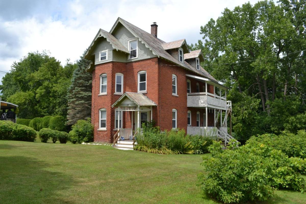 Apartment for rent at 219 Notch Rd, North Adams, MA 01247