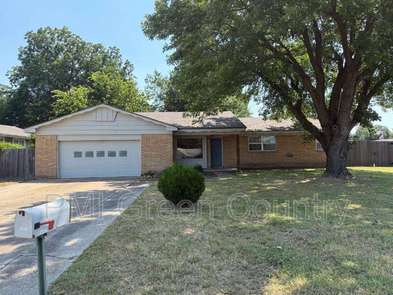 House for rent at 1821 S Cedar Ave, Broken Arrow, OK 74012