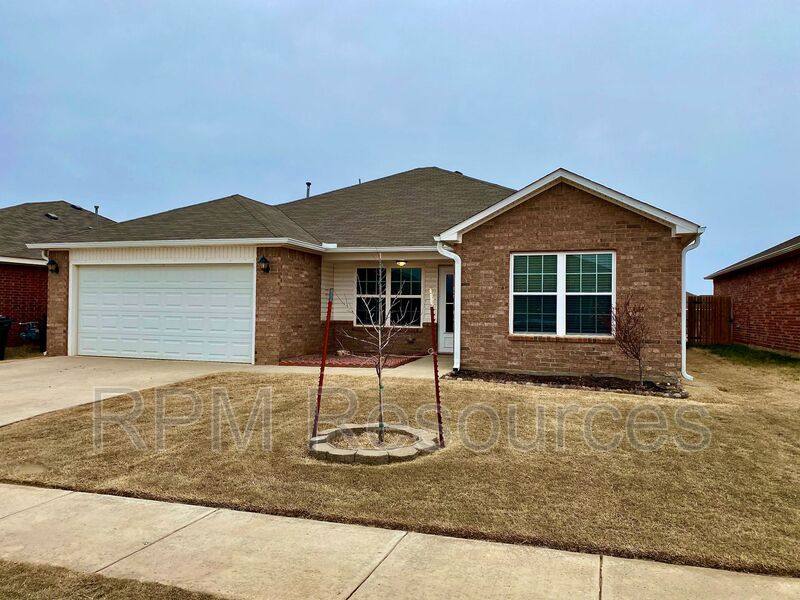 House for rent at 2908 Thompson Farm Lane, Yukon, OK 73099