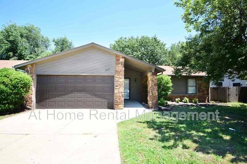 House for rent at 1717 N Desert Palm Ave, Broken Arrow, OK 74012