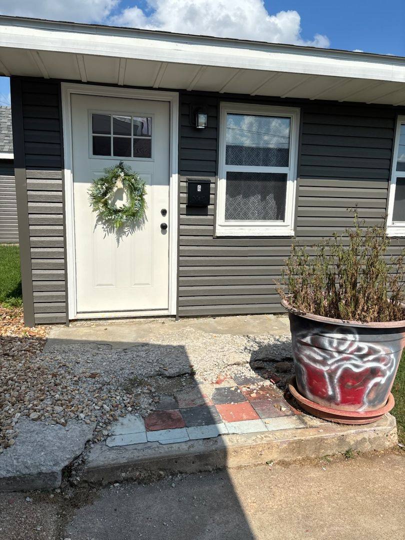 Apartment for rent at 119 W Chestnut St, Bolivar, MO 65613