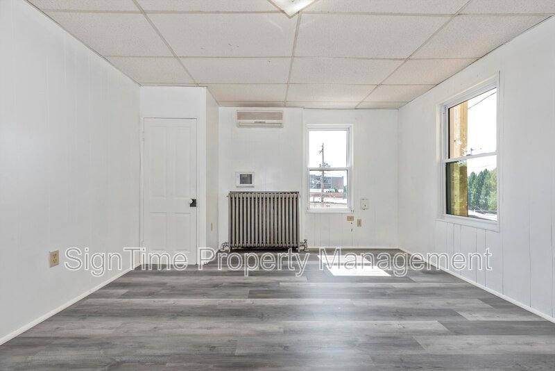 Apartment for rent at 220 Summit Ave #1R, Hagerstown, MD 21740