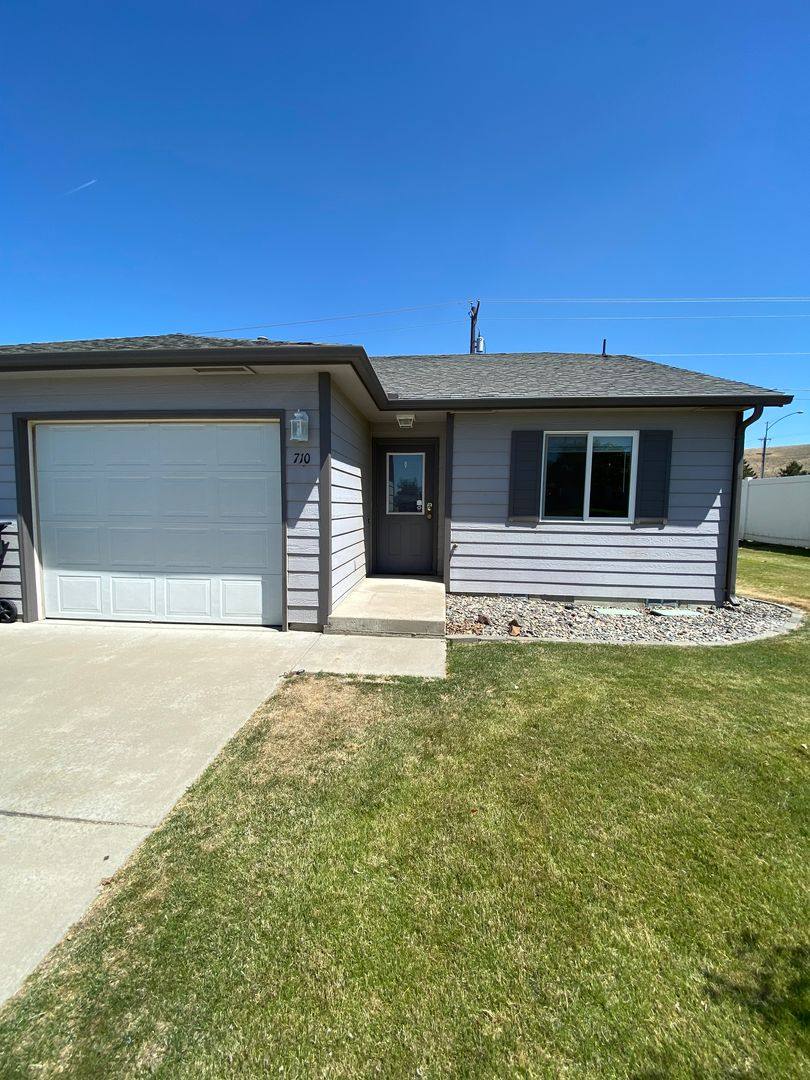 Apartment for rent at 708 Eastgate Dr, Prosser, WA 99350