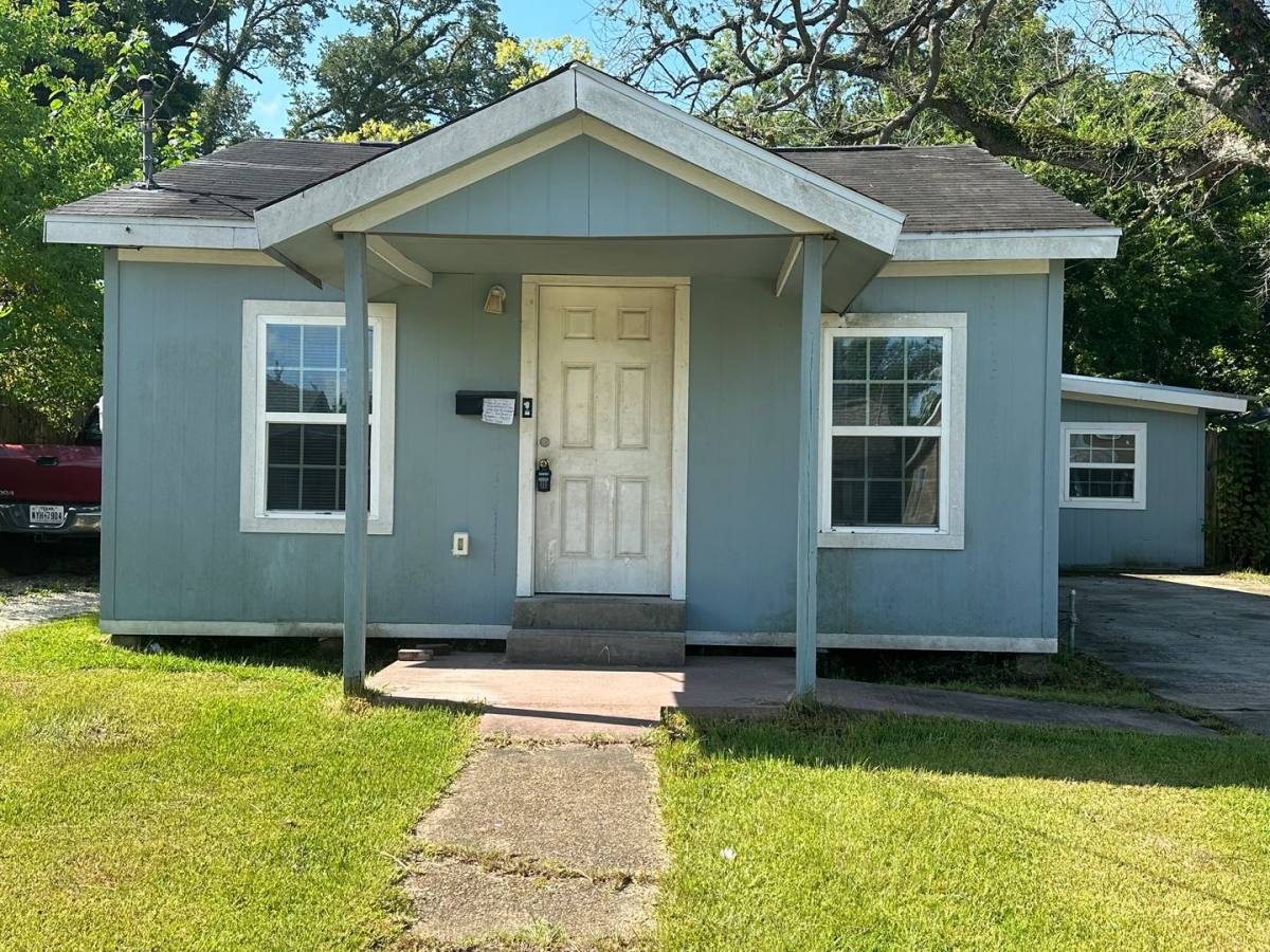 House for rent at 1018 Falls St, Lake Charles, LA 70601