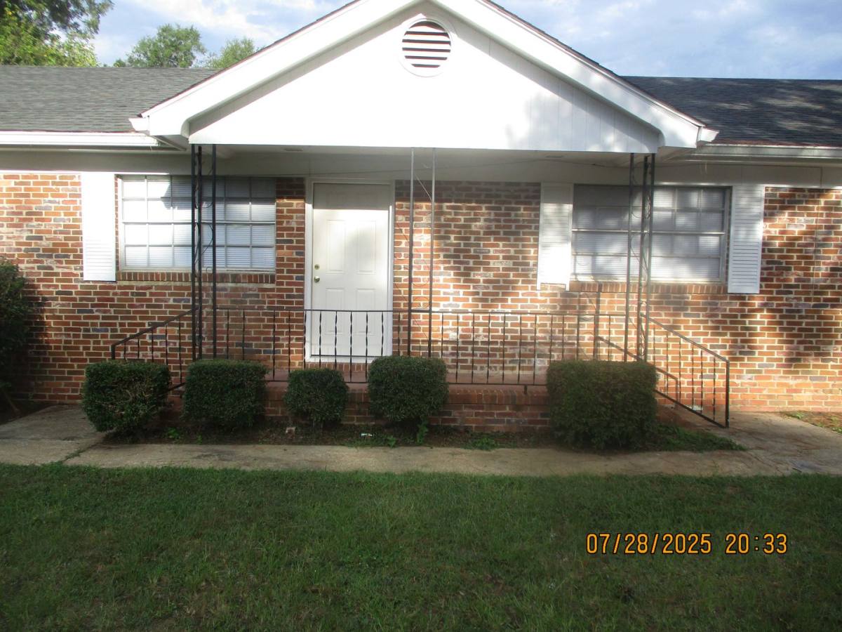 House for rent at 219-B Mock Rd, Albany, GA 31705