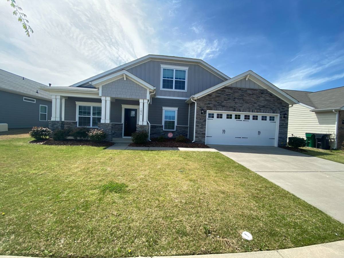 House for rent at 5839 Eleanor Rigby Rd, Charlotte, NC 28278